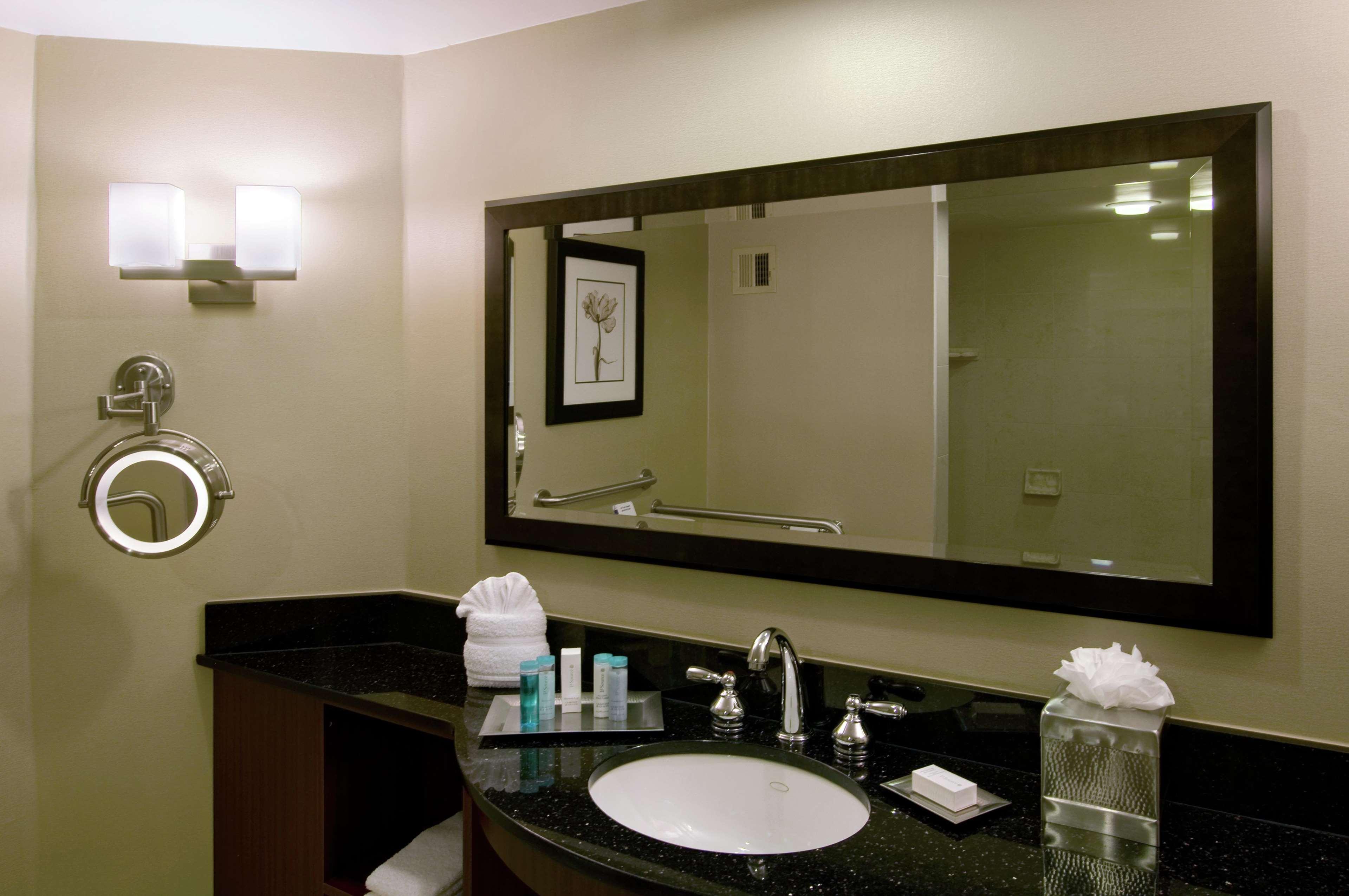 Doubletree By Hilton South Charlotte Tyvola Hotel Bilik gambar