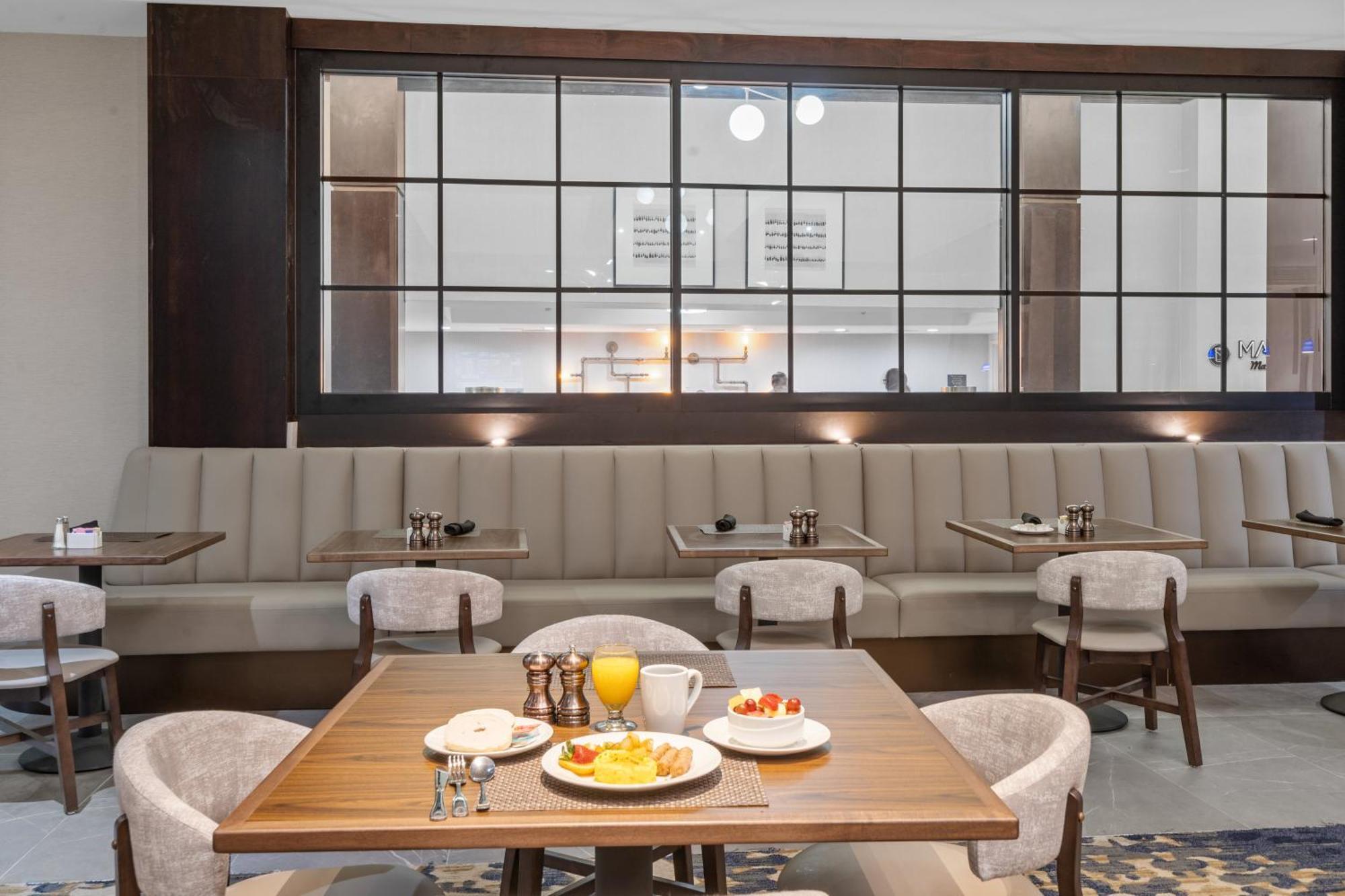 Doubletree By Hilton South Charlotte Tyvola Hotel Luaran gambar
